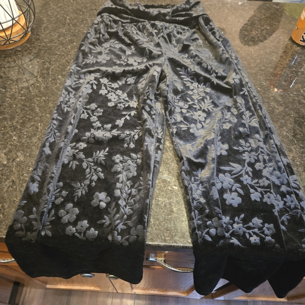 Matilda Jane Black Floral Wide Leg Pants Size 10 Velour